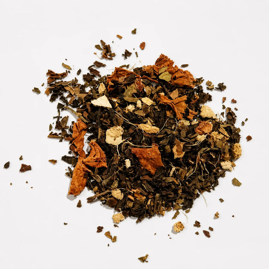 Loose leaf white tea with ginger and peach in 40g tin by Ceyara – light, fruity and delicate